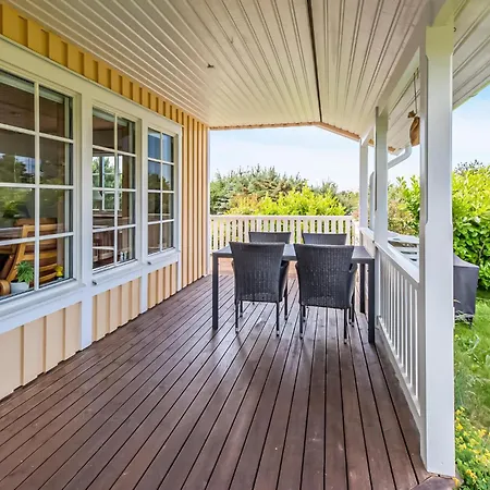 Three-Bedroom Holiday Home In Farevejle
