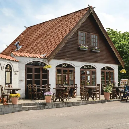 Сasa de vacaciones Three-Bedroom Holiday Home In Farevejle *