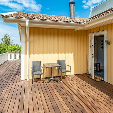 Three-Bedroom Holiday Home In Farevejle *