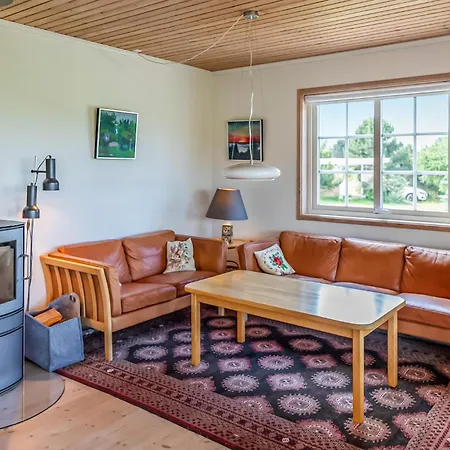 Three-Bedroom Holiday Home In Farevejle