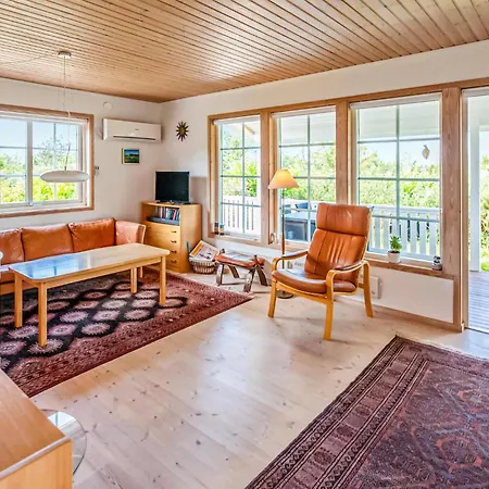 Three-Bedroom Holiday Home In Farevejle *